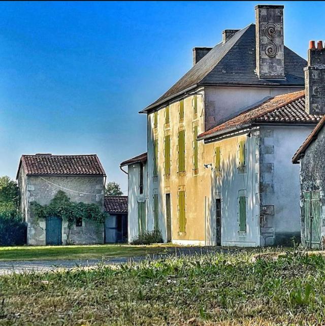 Les Maisons Du Bonheur Bed and Breakfast Château-Garnier Eksteriør billede