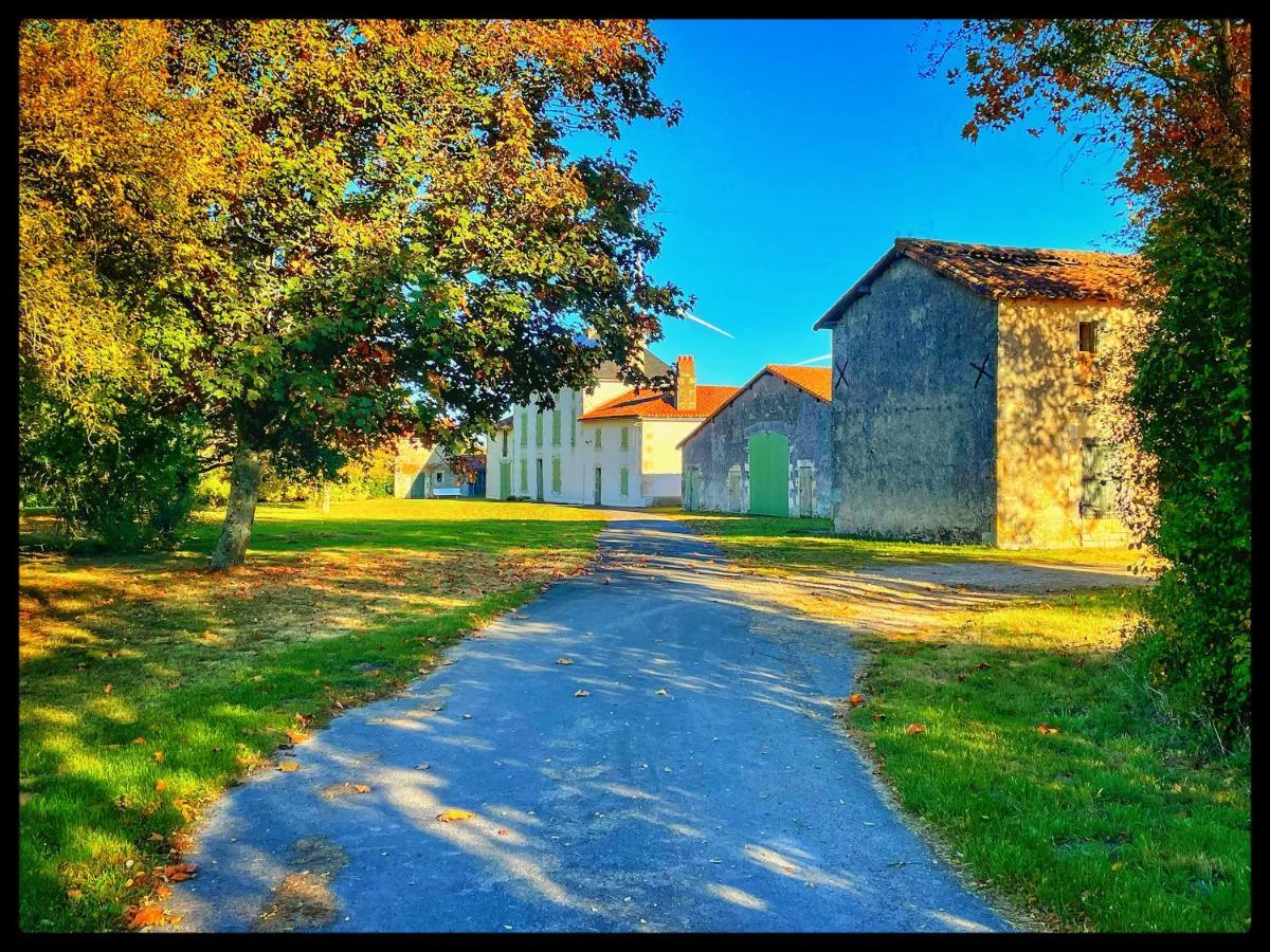 Les Maisons Du Bonheur Bed and Breakfast Château-Garnier Eksteriør billede